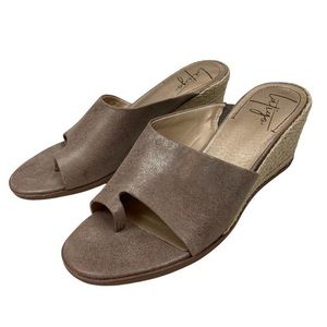 Latigo Wedge Hadrea Toe Loop sandal, EUC, Acorn color, Size 9